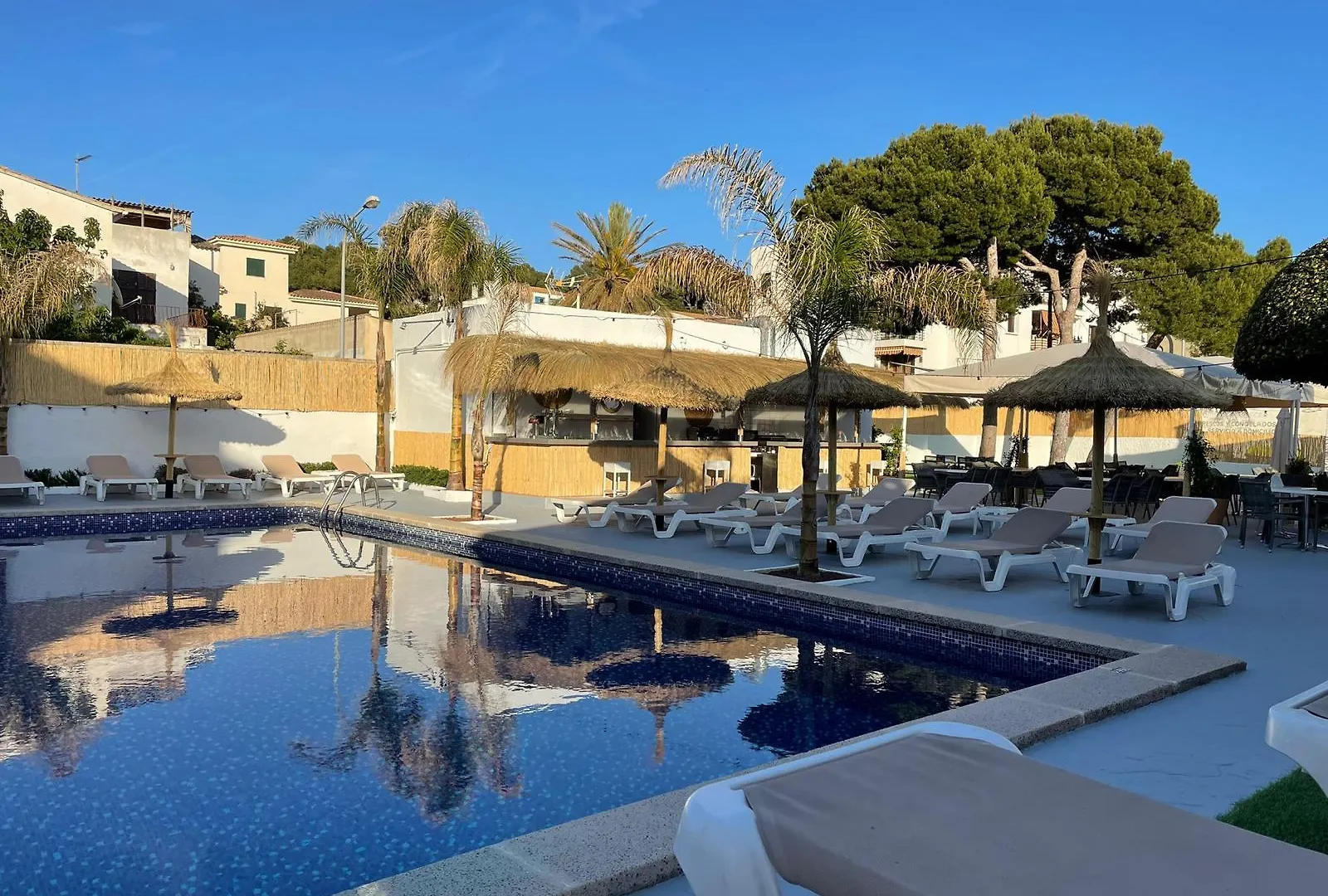 ***  Hotel Chevy & Suites Cala Ratjada  Spain